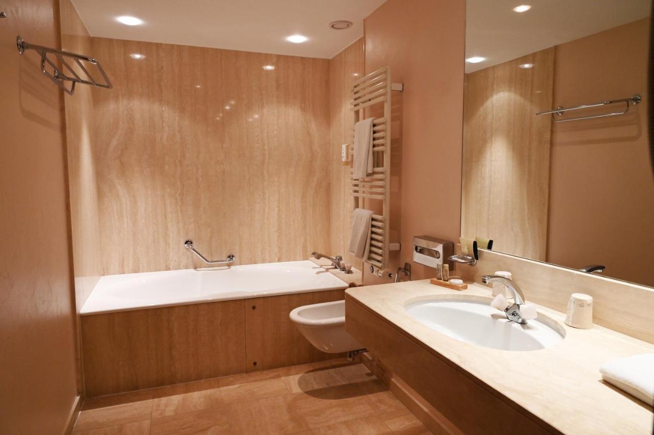 Hotel Le Rempart Tournus Room photo