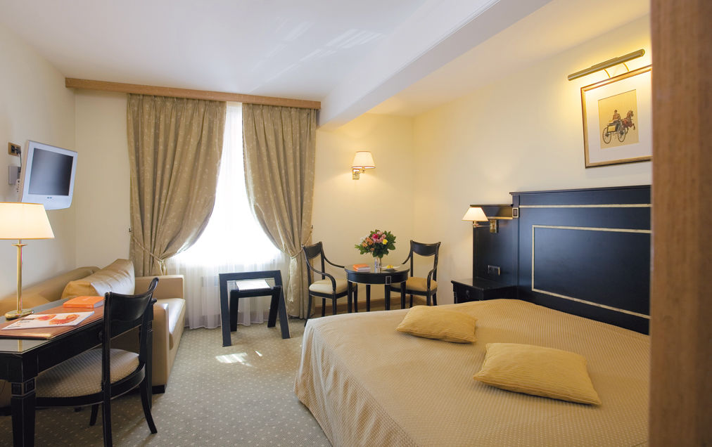 Hotel Le Rempart Tournus Exterior photo